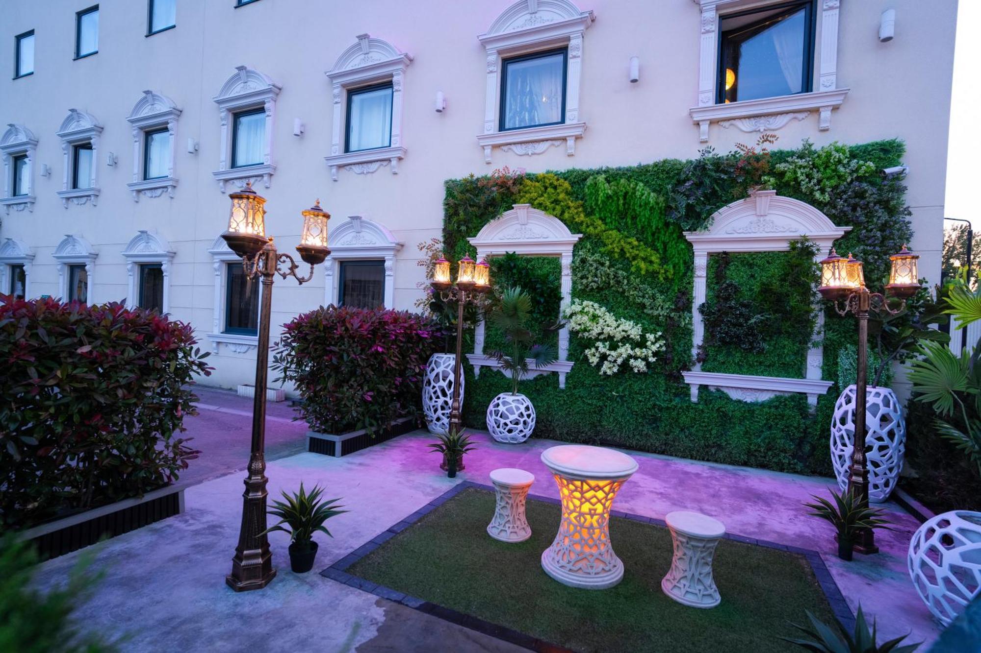 Grand Sapphire Hotel & Banqueting Croydon Esterno foto
