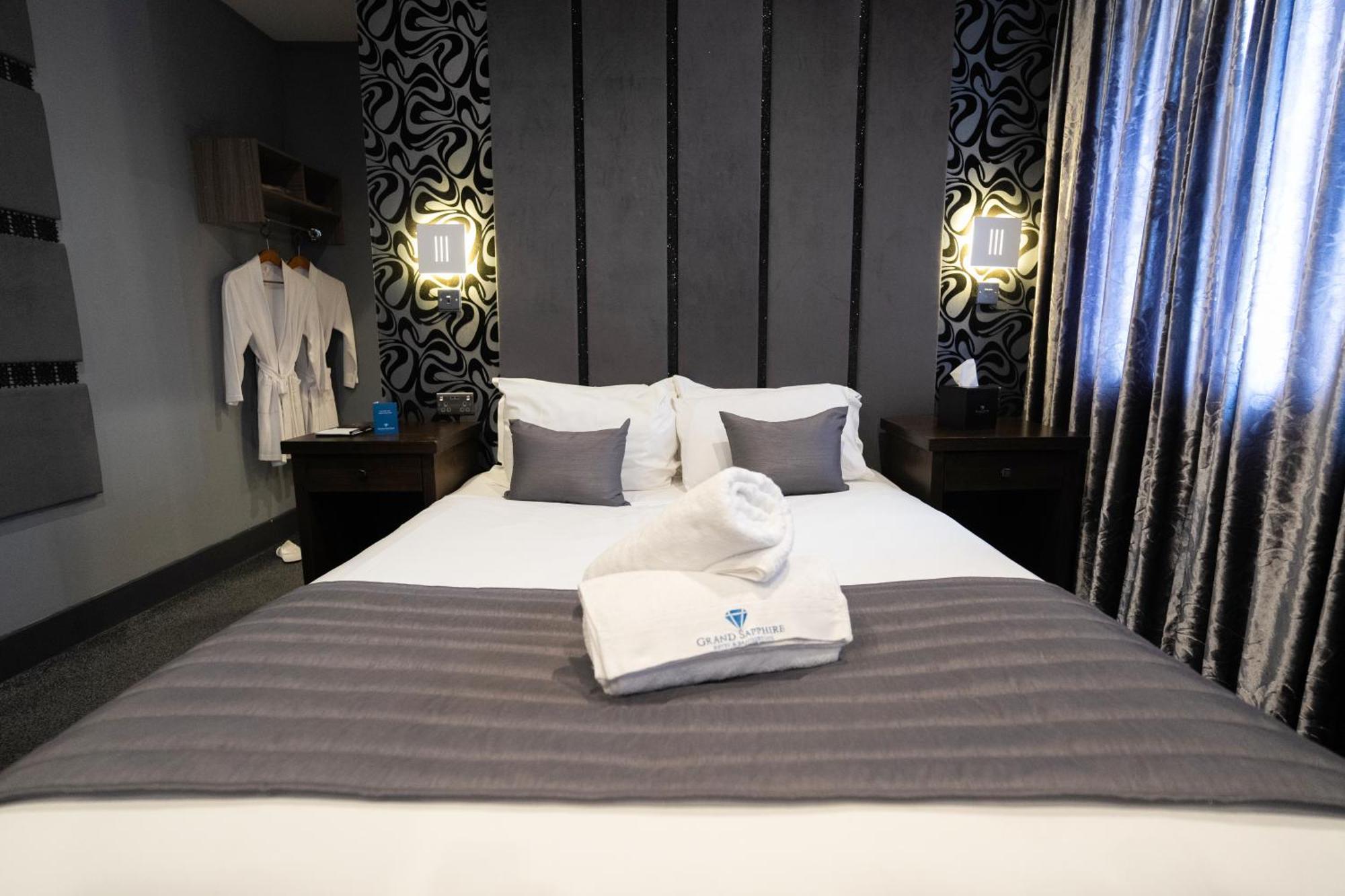 Grand Sapphire Hotel & Banqueting Croydon Esterno foto