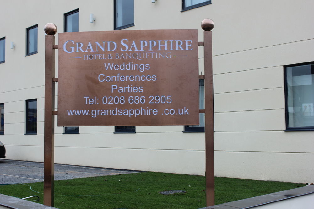 Grand Sapphire Hotel & Banqueting Croydon Esterno foto
