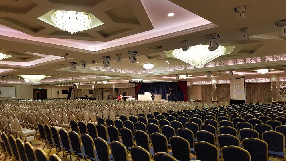 Grand Sapphire Hotel & Banqueting Croydon Esterno foto